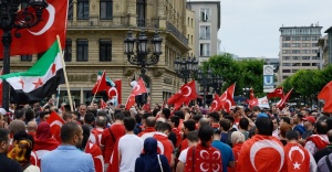 Almanya’daki Türklerden darbe girişimine tepki