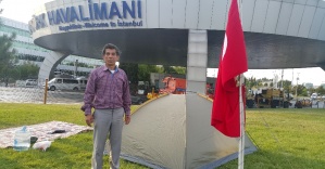 Atatürk Havalimanı girişinde demokrasi çadırı