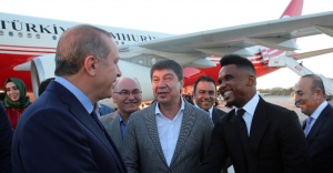 Düncaya ünlü futbolcu da Erdoğan’ı karşılayanlar arasındaydı