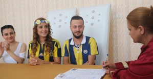 Gelinlik ve damatlık Fenerbahçe forması