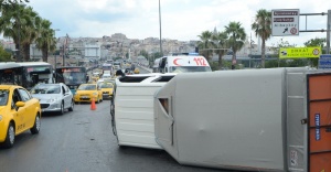 İstanbul’da trafiği kilitleyen kaza: 2 yaralı