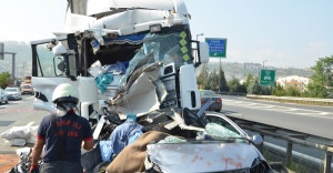 TIR’lar otomobili presledi: 1 ölü, 7 yaralı