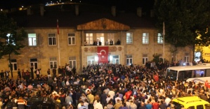 Türkiye sokaklarda darbeye ’hayır’ diyor