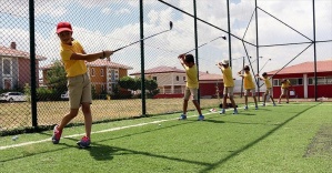 Erzurumlu çocuklar golfte madalyaya doymuyor