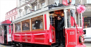 Nostaljik tramvayda 'nostaljik müzik'le seyahat
