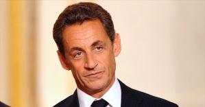 Sarkozy cumhurbaşkanlığına adaylığını açıkladı