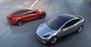 Tesla yeni bataryasıyla Ferrari ve Porsche&#039;a rakip oldu