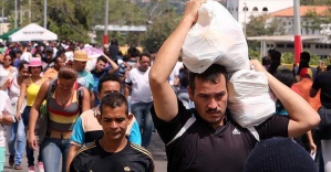 Venezuela-Kolombiya sınırı geçişlere açıldı
