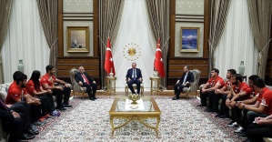 Cumhurbaşkanı Erdoğan Olimpiyatlarda madalya alan sporcuları kabul etti