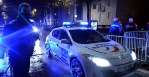 Fransa&#039;da vahşet! Paris&#039;te başörtülü kadını, kafasından 5 kurşunla vurdular