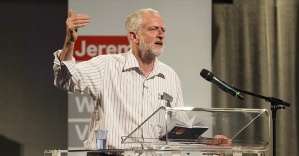 İngiltere'de İşçi Partisi lideri Corbyn koltuğunu korudu
