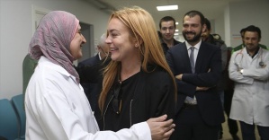 
Hollywood yıldızı Lohan Suriyeli sığınmacıları ziyaret etti

