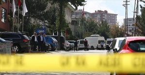 
İsrail Büyükelçiliği önünde bıçaklı kişi etkisiz hale getirildi

