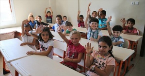 
Suriyeli öğrenciler de ders başı yaptı
