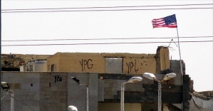 
Tel Abyad'a asılan ABD bayrağı Suriyelileri kaygılandırdı
