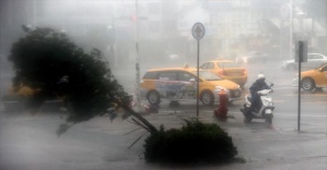 Tropikal fırtına Vietnam'da 5 can aldı
