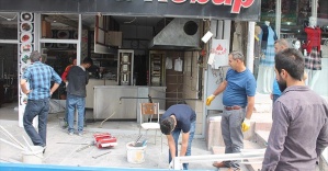 Van'daki terör saldırısında zarar gören iş yerleri onarılıyor
