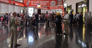 Viyana Havalimanı'nda 49 yolcuya 'Schengen' eziyeti