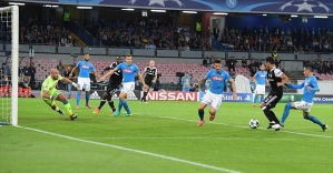 Beşiktaş Napoli'yi sahasında yıktı
