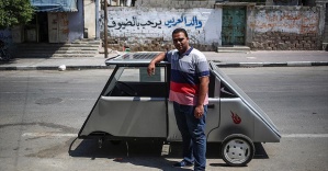 Gazze'nin ilk güneş enerjili aracını yaptılar