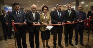 'Pir-i Türkistan Hoca Ahmet Yesevi'den Renkler' sergisi açıldı
