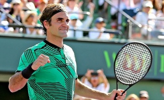 Federer'in bileği bükülmüyor
