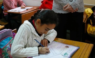 Milli Eğitim Bakanı Yılmaz&#039;dan &#039;el yazısı&#039; açıklaması: Dik temel harfler...