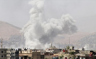 Suriye&#39;de yerleşim yerlerine saldırı: 4 sivil canından oldu