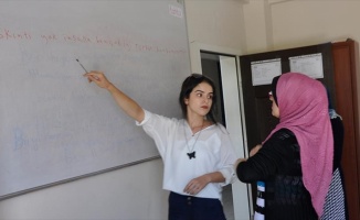 Suriyeli mülteciler Türkçe öğreniyor