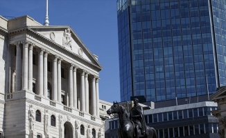 BoE faizi değiştirmedi, büyüme tahminini düşürdü