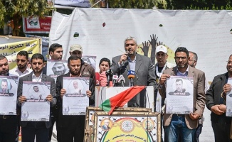 Gazzeli gazetecilerden Filistinli tutuklulara destek gösterisi