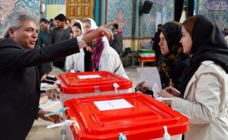 İranlılar Cumhurbaşkanı Seçimi İçin Sandık başında