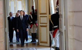 Macron başbakanını seçti