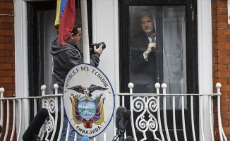 Moreno'dan Assange'a 'bilgisayar korsanı' benzetmesi
