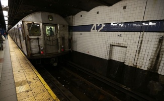 New York metrosu, sapır sapır dökülüyor!