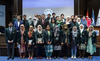 Pakistan'ın en başarılı öğrencileri AA'yı ziyaret etti