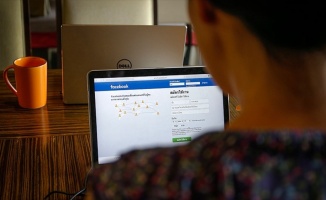 Tayland'dan Facebook'a 'krala ihanet' uyarısı