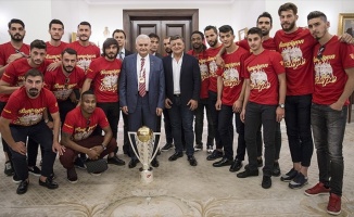 Başbakan Yıldırım, Göztepe Spor Kulübü heyetini kabul etti