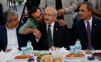 Kılıçdaroğlu, pazarcı esnafıyla iftarda buluştu