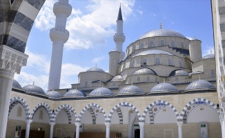Orta Asya’nın en büyük camisi Kırgızistan’da tamamlandı