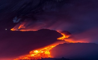 Alaska'da Bogoslof Yanardağı'nda patlama