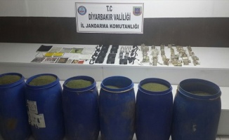 Diyarbakır'da çok sayıda mühimmat ve uyuşturucu madde ele geçirildi