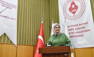 Emine Erdoğan: Sezaryen ile doğumu yüzde 15'ler indirmek için seferberlik başlatmalıyız