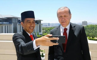 Erdoğan ve Widodo Külliye'nin balkonunda özçekim yaptı