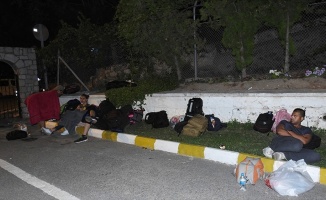 İzmir'de yabancı uyruklu 76 kişi yakalandı