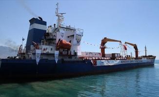 Türkiye'nin Yemen'e gönderdiği yardım gemisi Aden Limanı'nda yükünü boşaltmaya başladı