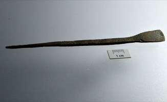 Assos'ta bin 800 yıllık bronz kalem bulundu