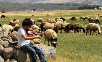 Tatillerde çobanlık yapan Nesimi'nin konservatuvar hayali