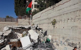 İsrail Filistinlilere ait binayı yıktı