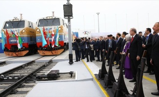 Bakü-Tiflis-Kars Demiryolu&#039;nda ilk tren yola çıktı